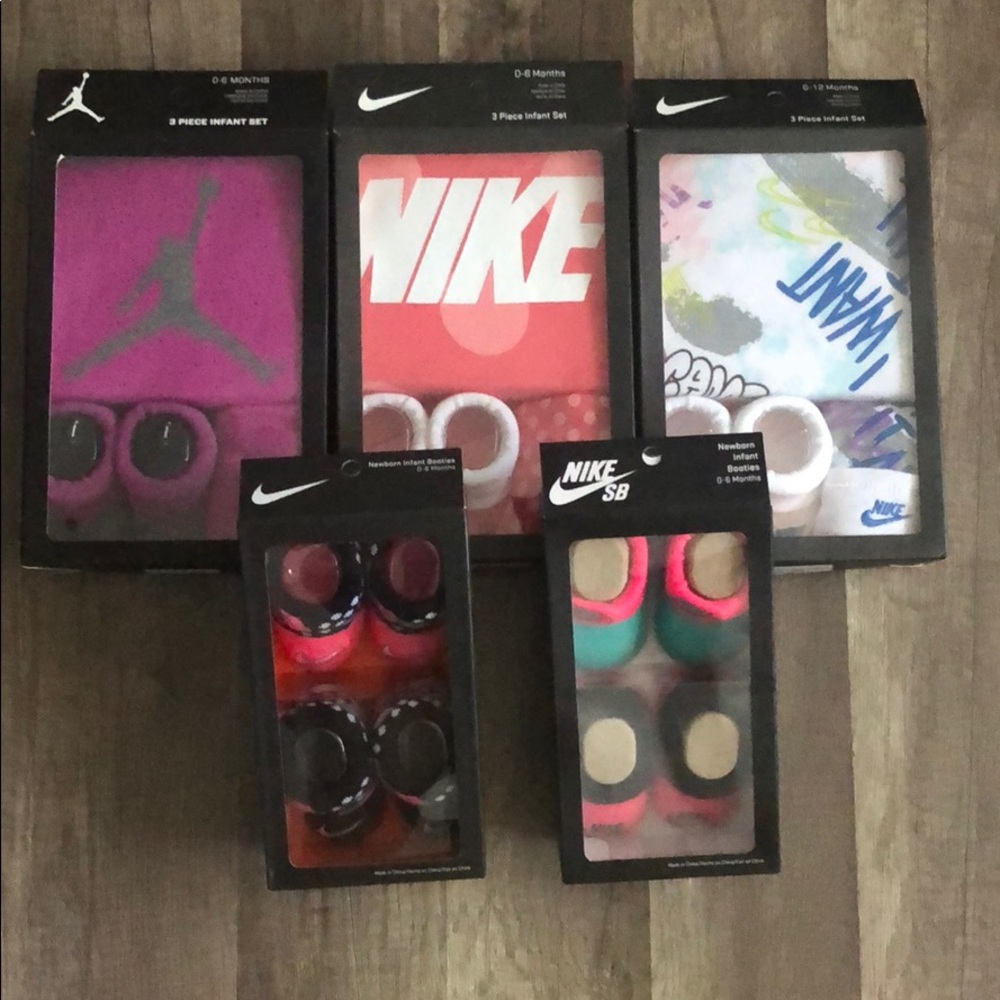Nike 3 Piece Infant Sets & Booties